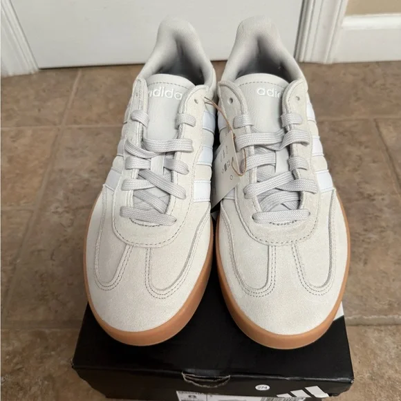 Adidas Men’s Barreda Cream and Tan Sneakers size 8